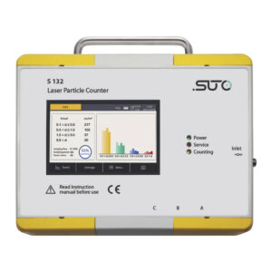 Gul bärbar enhet med en digital skärm som visar färgglada grafer, märkt SUTO 130 / 132 laserpartikelräknare, med olika funktionsknappar.