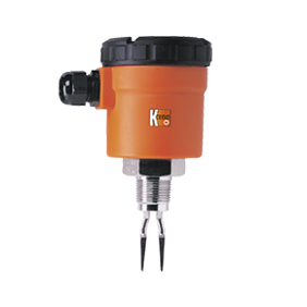 En orange och svart Kobold NWS bärbar luftkompressor isolerad på en spräcklig svart bakgrund.
