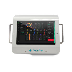 Digital kontrollpanel med pekskärm som visar olika grafer och driftsinställningar, inkapslad i en vit ram med handtag på sidorna.
